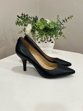 Michael Kors Classic Black Pointed-Toe Women’s Pump